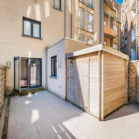 Duplex Near Zeedijk & Center With Sunny Balcony, Cleaning Included 아파트
