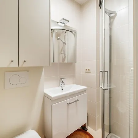 Duplex Near Zeedijk & Center With Sunny Balcony, Cleaning Included 코크시데