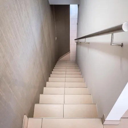 아파트 Duplex Near Zeedijk & Center With Sunny Balcony, Cleaning Included *