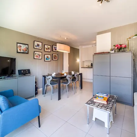 Duplex Near Zeedijk & Center With Sunny Balcony, Cleaning Included *